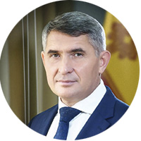 Олег Николаев